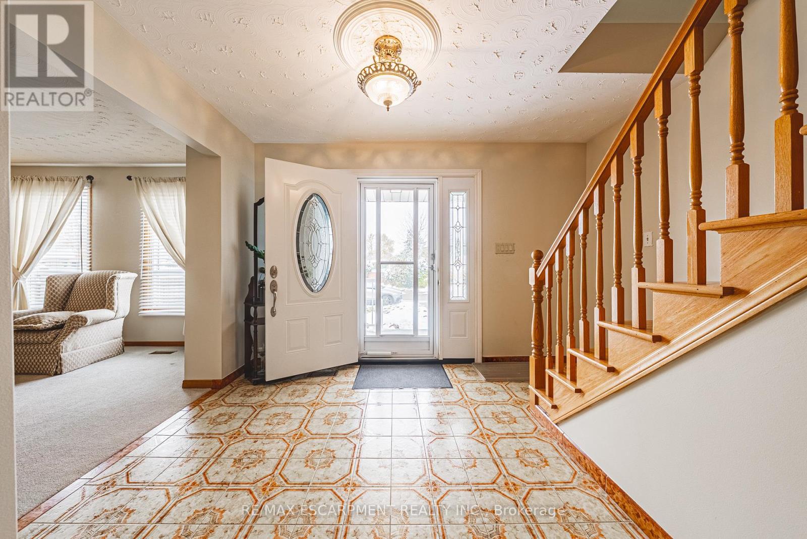 19 Hadeland Avenue, Hamilton, ON - Indoor Photo Showing Other Room