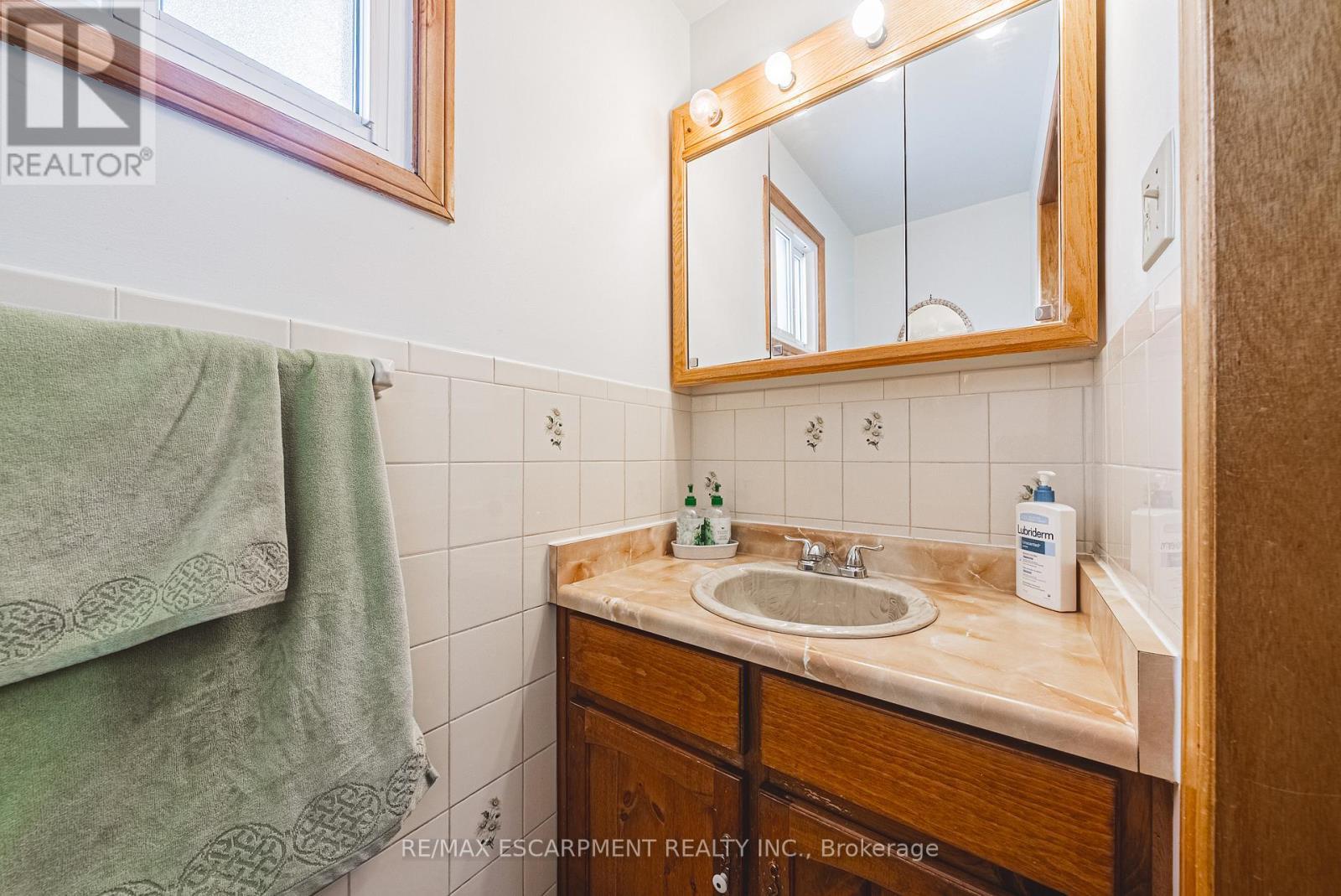 19 Hadeland Avenue, Hamilton, ON - Indoor Photo Showing Bathroom