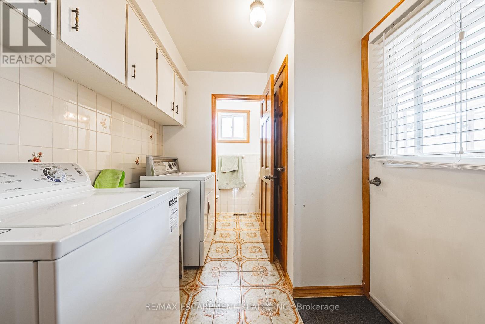 19 Hadeland Avenue, Hamilton, ON - Indoor Photo Showing Laundry Room