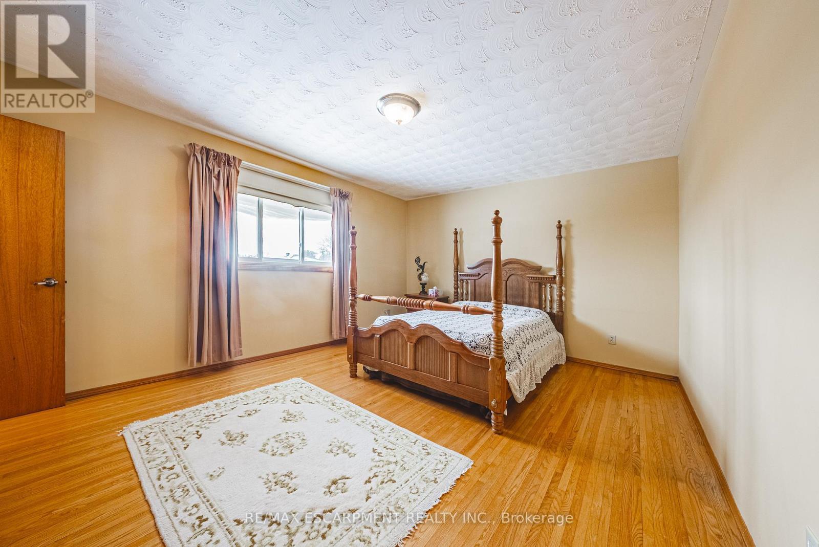 19 Hadeland Avenue, Hamilton, ON - Indoor Photo Showing Bedroom