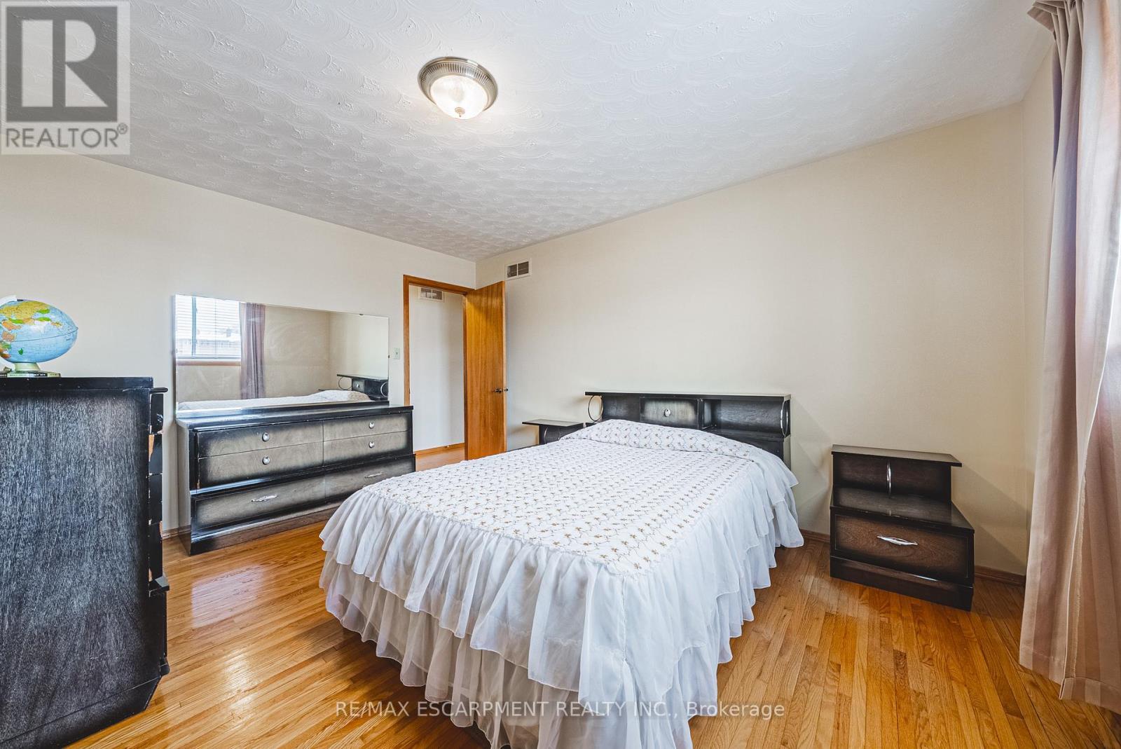 19 Hadeland Avenue, Hamilton, ON - Indoor Photo Showing Bedroom