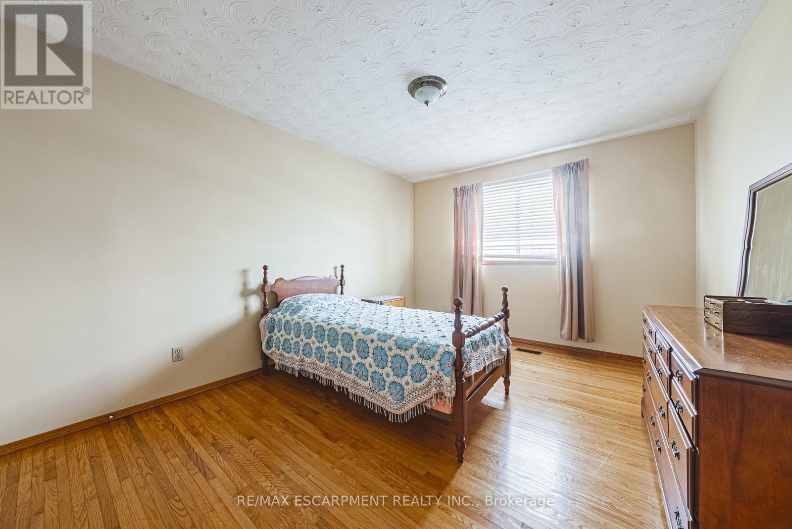 19 Hadeland Avenue, Hamilton, ON - Indoor Photo Showing Bedroom