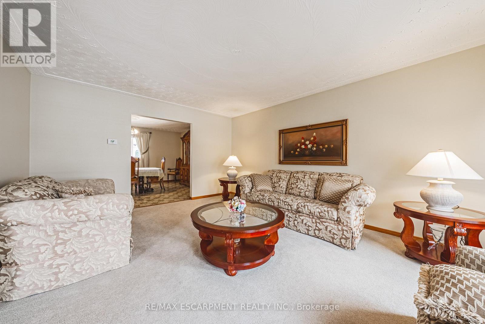 19 Hadeland Avenue, Hamilton, ON - Indoor Photo Showing Living Room