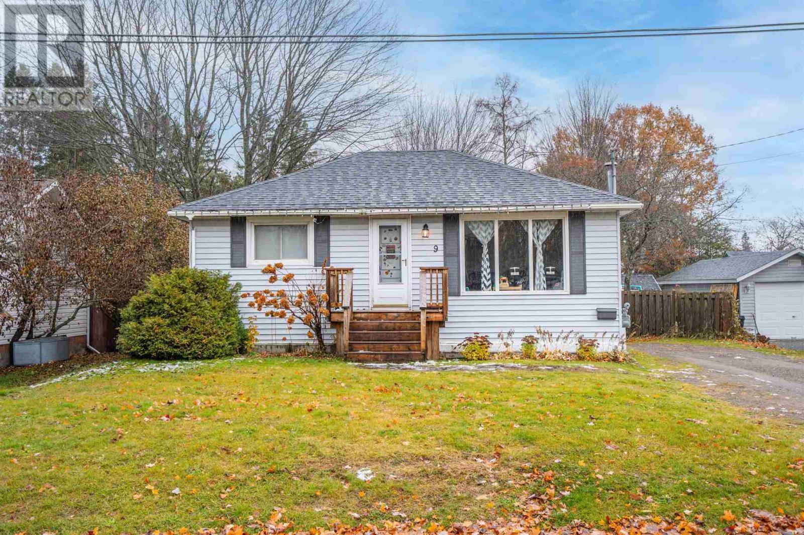 9 Market St, Sault Ste. Marie, ON - Outdoor