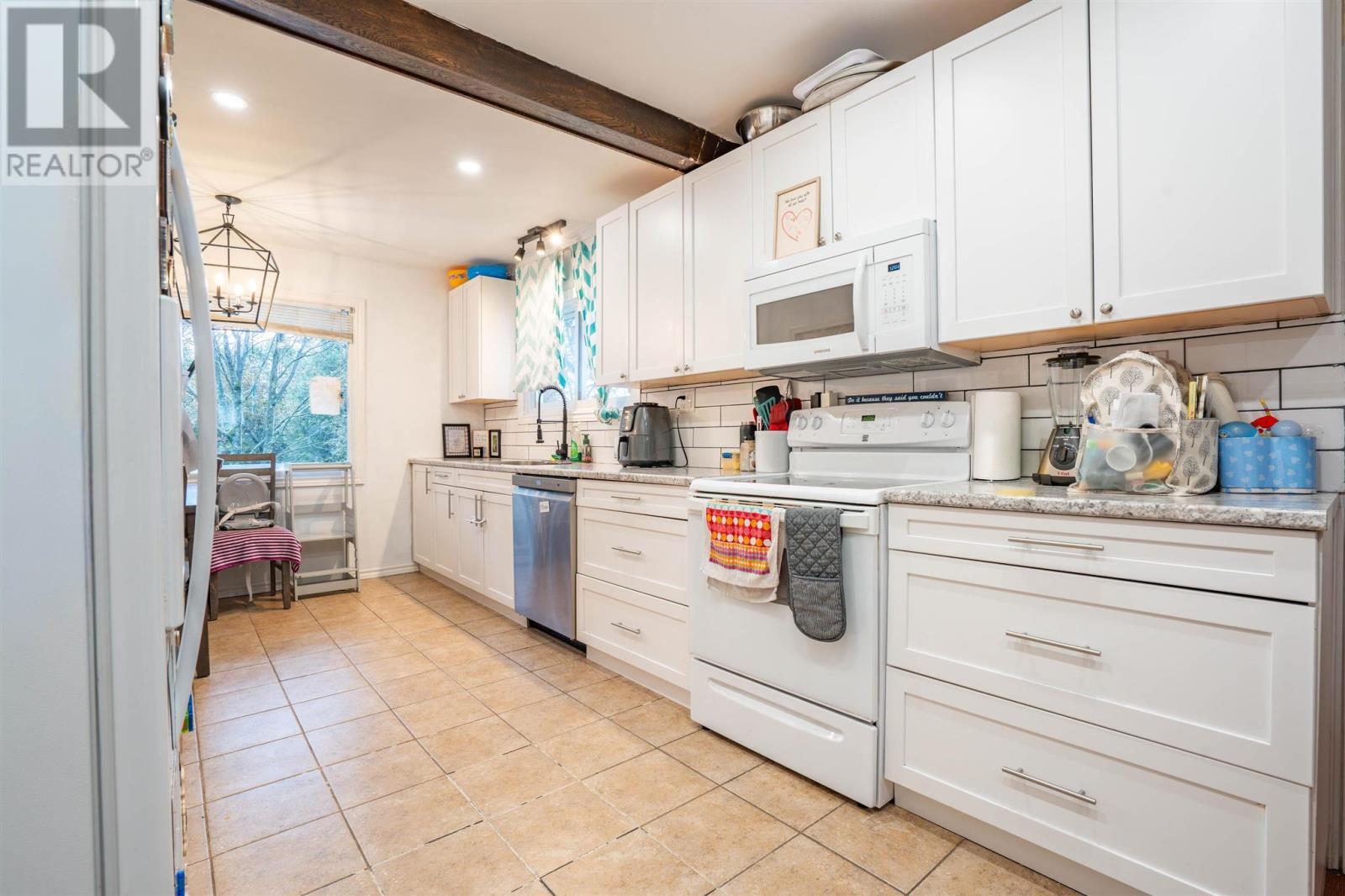 9 Market St, Sault Ste. Marie, ON - Indoor Photo Showing Kitchen