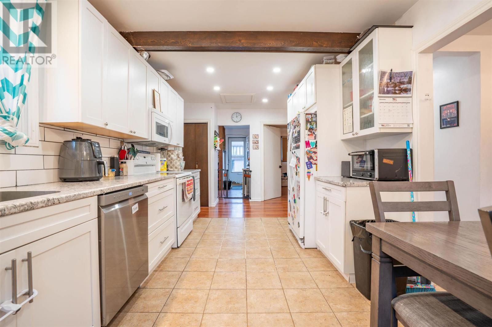 9 Market St, Sault Ste. Marie, ON - Indoor Photo Showing Kitchen