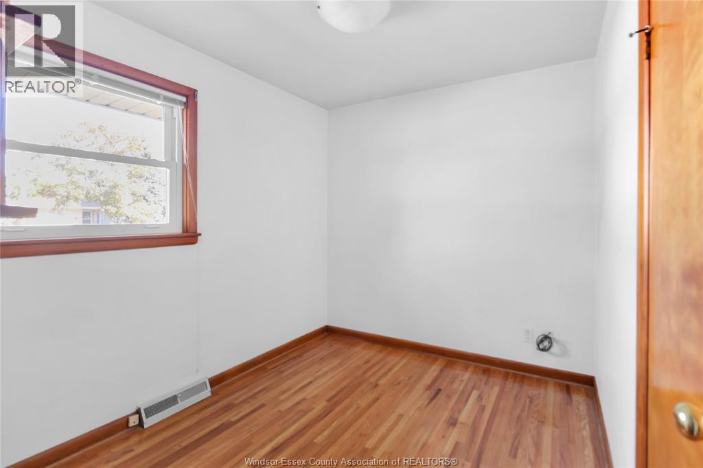 615 Giles West Unit# Main, Windsor, ON - Indoor Photo Showing Other Room