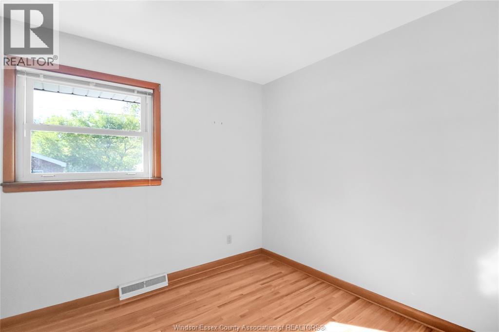 615 Giles West Unit# Main, Windsor, ON - Indoor Photo Showing Other Room