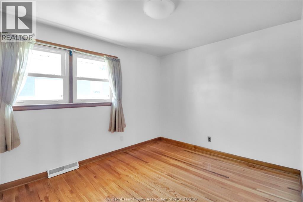615 Giles West Unit# Main, Windsor, ON - Indoor Photo Showing Other Room