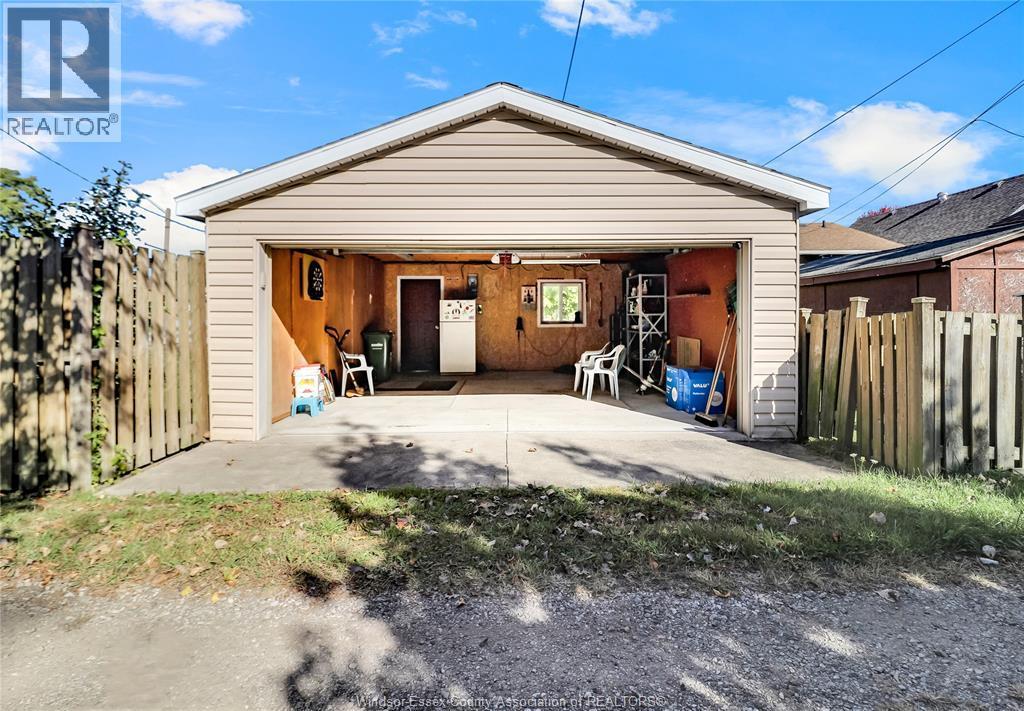 615 Giles West Unit# Main, Windsor, ON - Outdoor