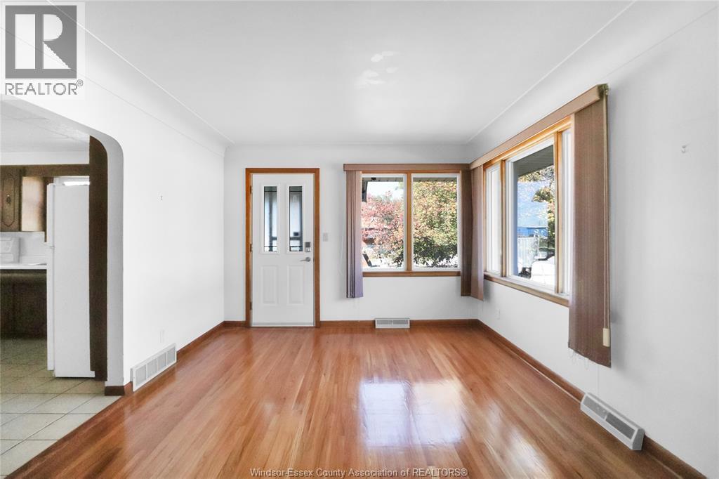 615 Giles West Unit# Main, Windsor, ON - Indoor Photo Showing Other Room