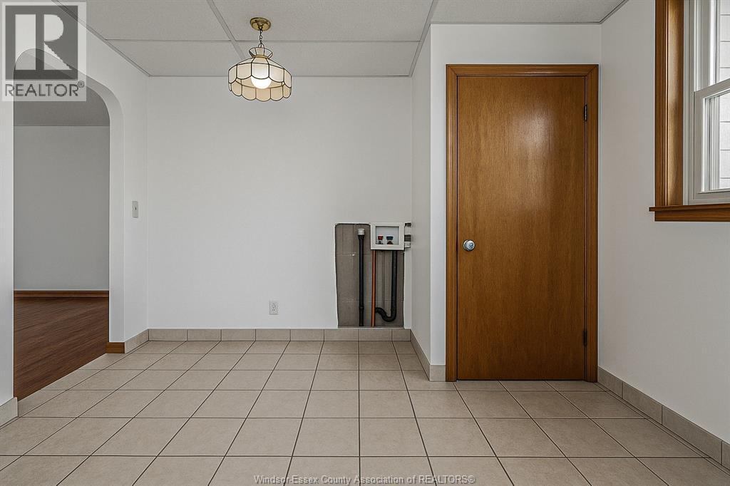 615 Giles West Unit# Main, Windsor, ON - Indoor Photo Showing Other Room