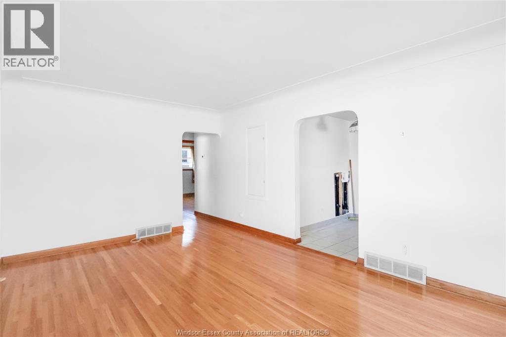 615 Giles West Unit# Main, Windsor, ON - Indoor Photo Showing Other Room