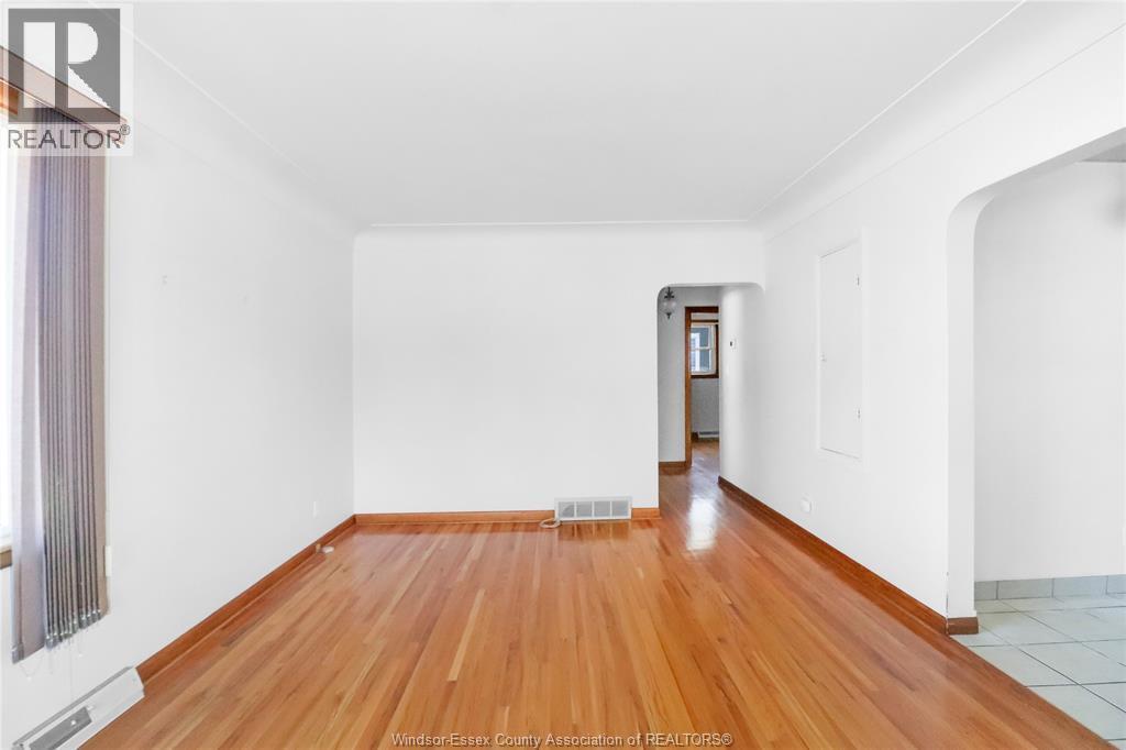 615 Giles West Unit# Main, Windsor, ON - Indoor Photo Showing Other Room