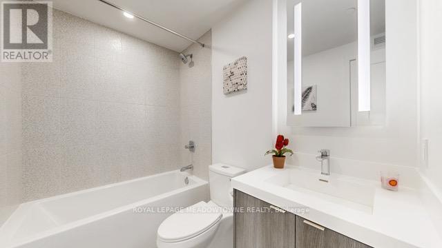 1439 - 20 Inn On The Park Drive, Toronto, ON - Indoor Photo Showing Bathroom