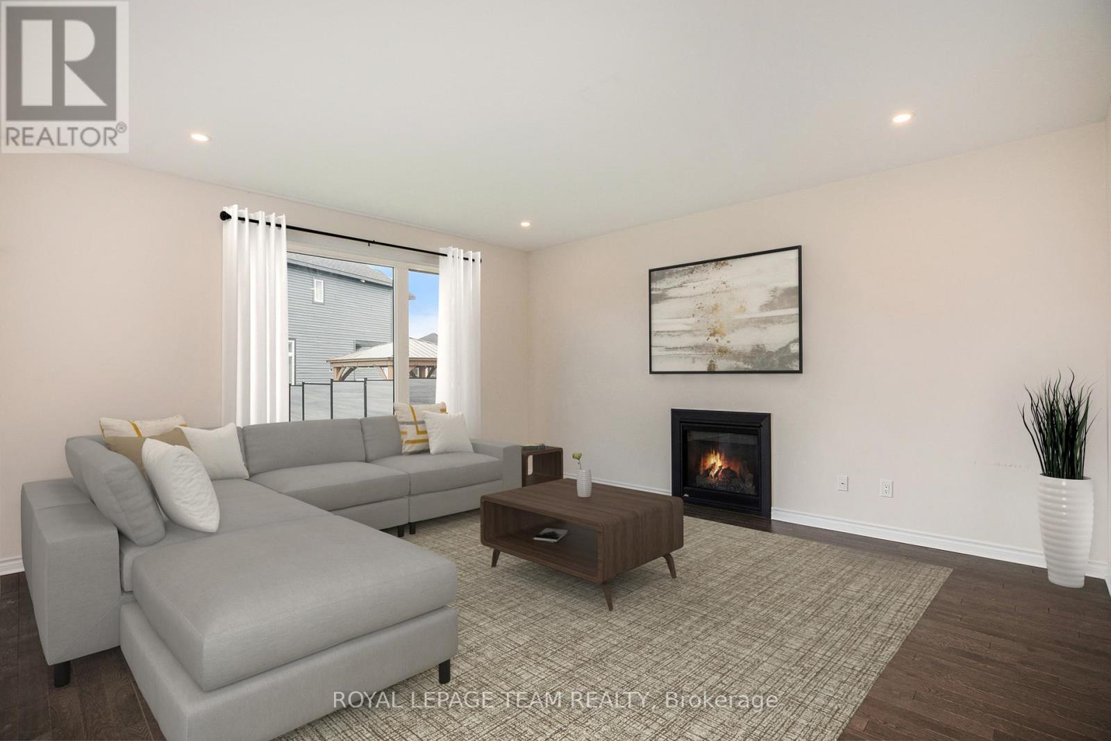 521 Kindred Crescent, North Grenville, ON - Indoor Photo Showing Living Room With Fireplace