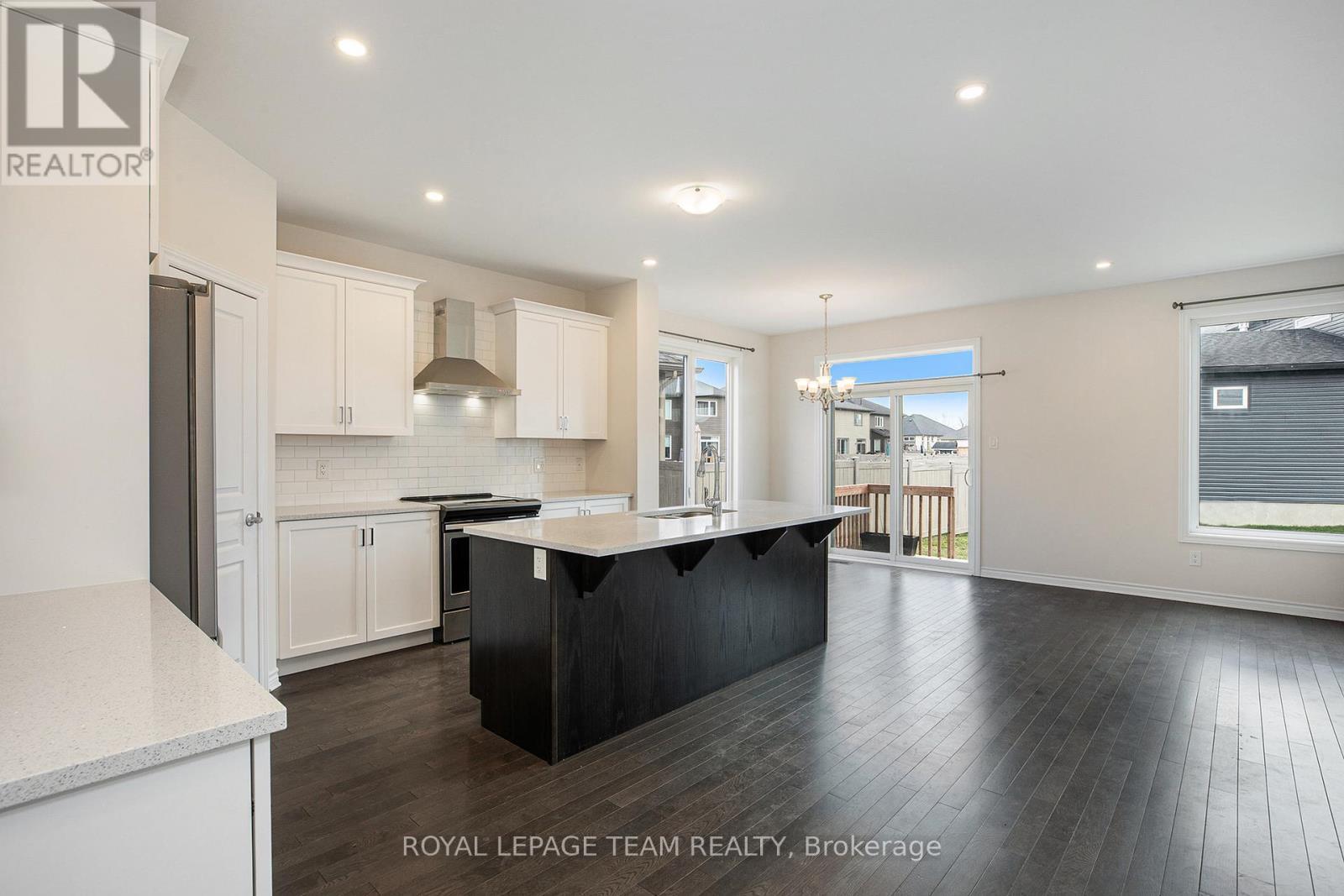 521 Kindred Crescent, North Grenville, ON - Indoor Photo Showing Kitchen With Upgraded Kitchen