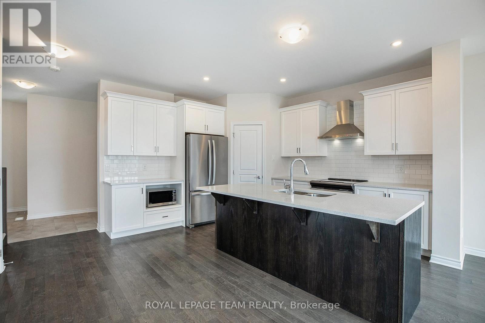 521 Kindred Crescent, North Grenville, ON - Indoor Photo Showing Kitchen With Upgraded Kitchen