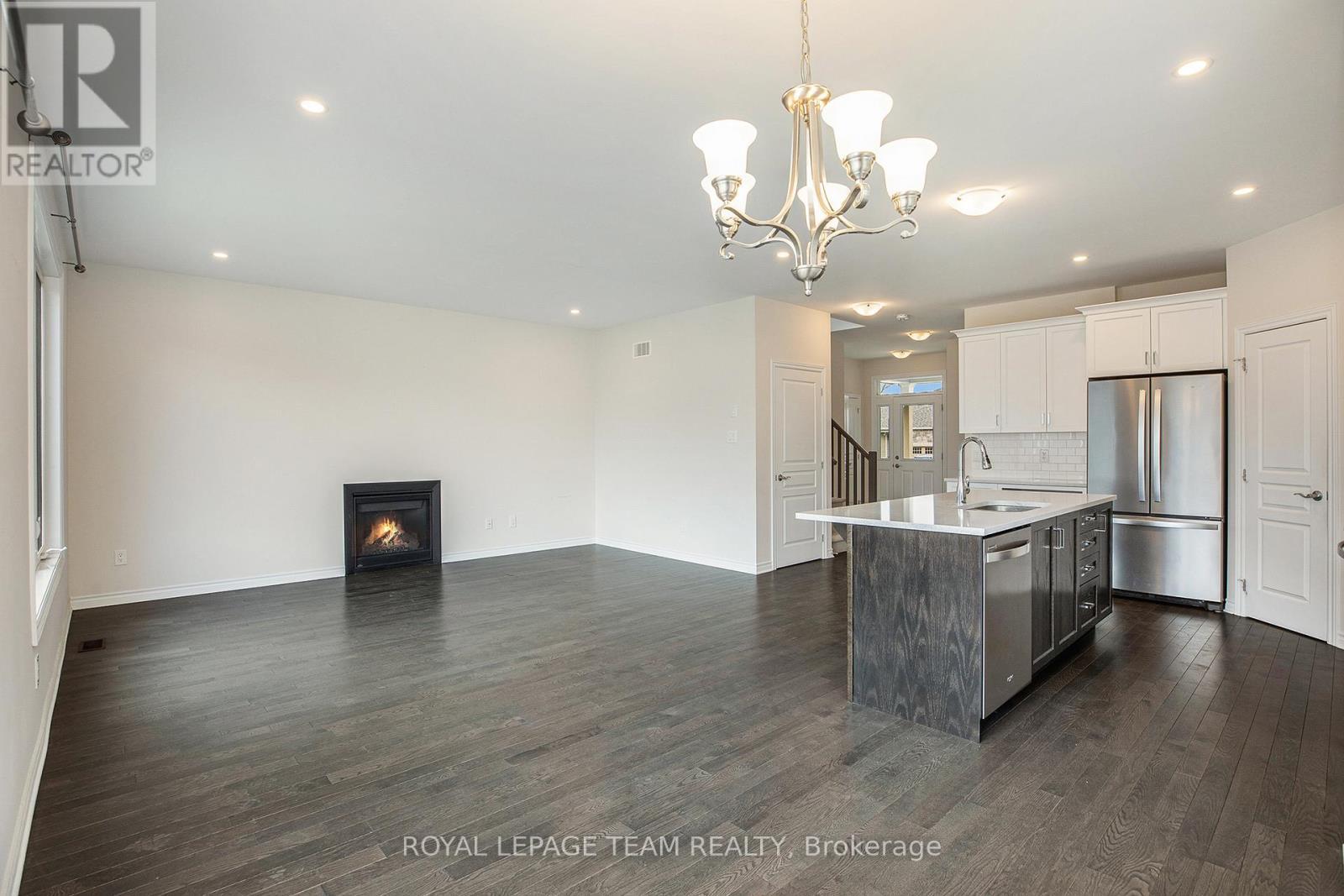 521 Kindred Crescent, North Grenville, ON - Indoor Photo Showing Other Room With Fireplace