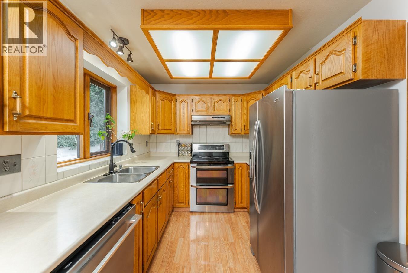 3750 James Drive, Prince George, BC - Indoor Photo Showing Kitchen With Double Sink