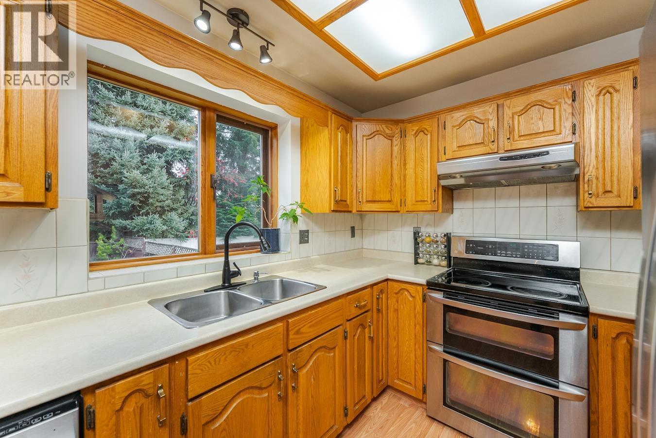 3750 James Drive, Prince George, BC - Indoor Photo Showing Kitchen With Double Sink