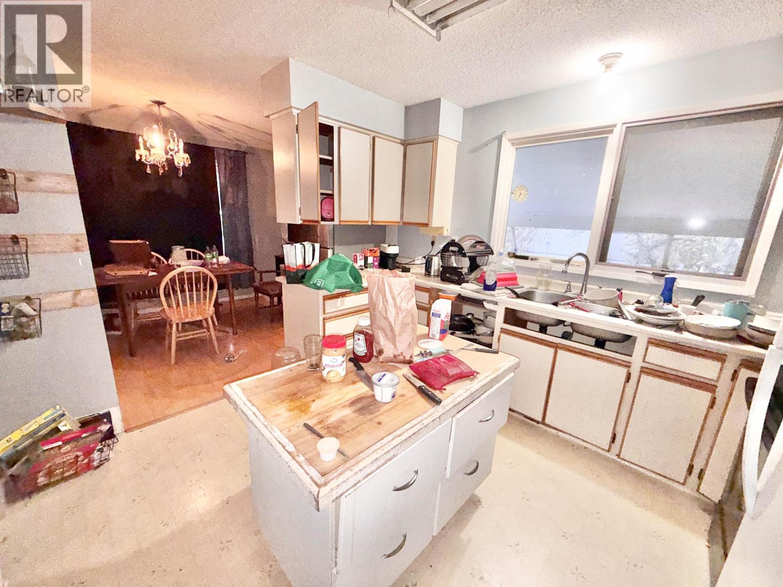 642 Kinchant Street, Quesnel, BC - Indoor Photo Showing Kitchen