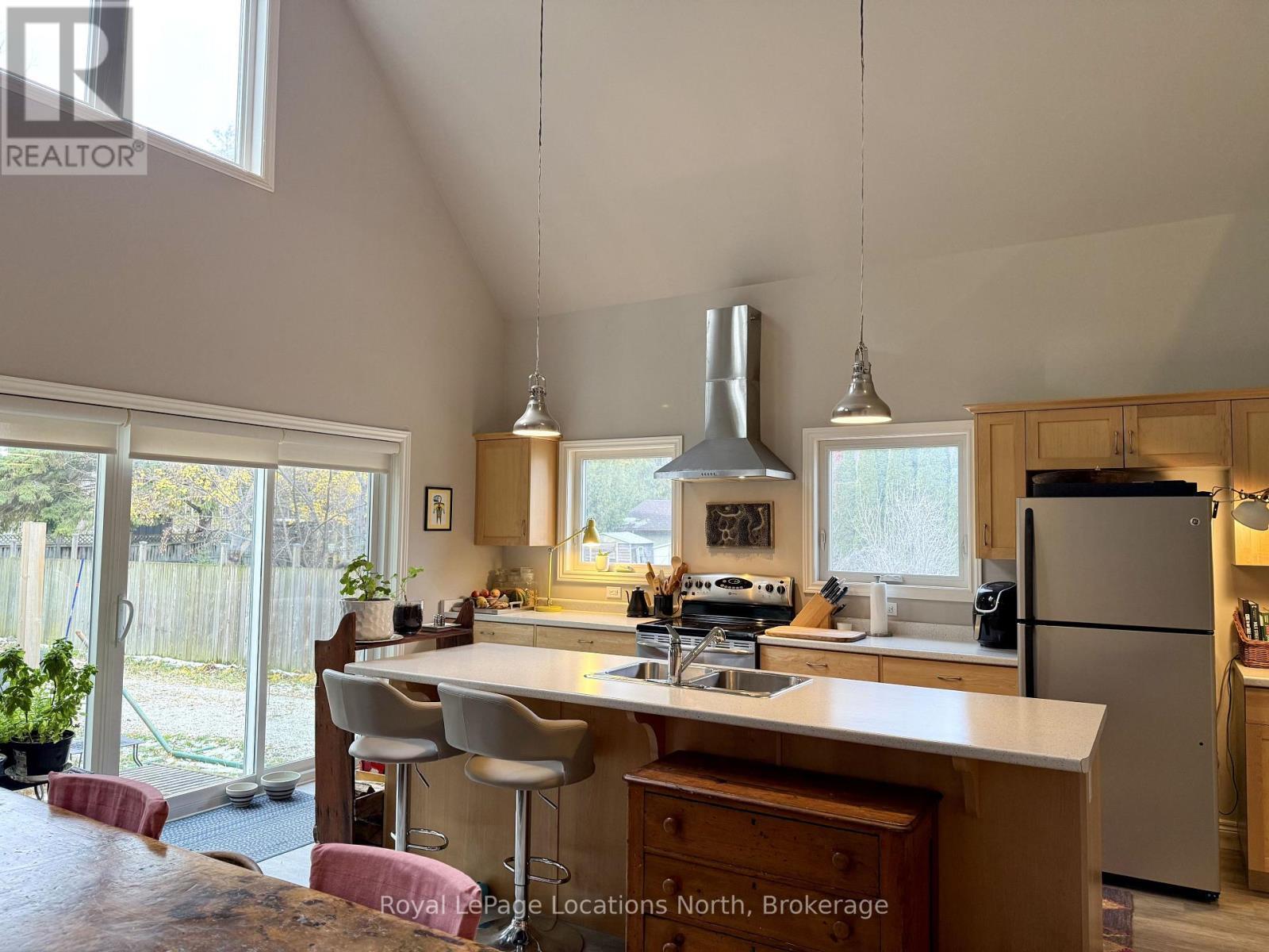 18 Hickory Street, Collingwood, ON - Indoor