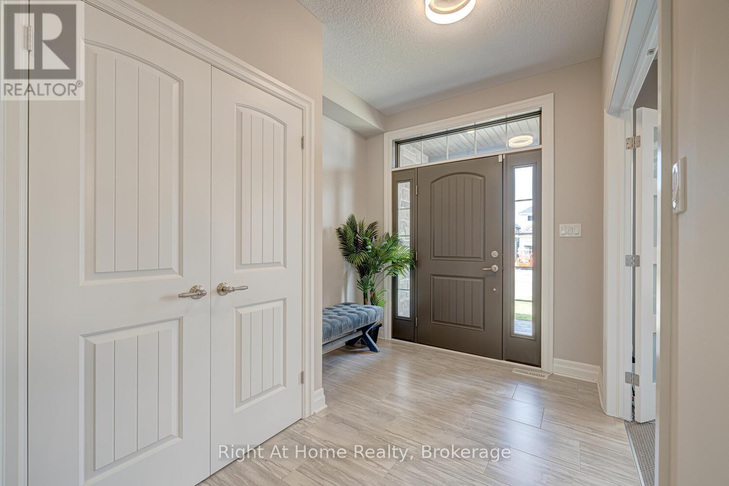 Foyer - 1038 Trailsway Avenue, London South (South B), ON - Indoor Photo Showing Other Room