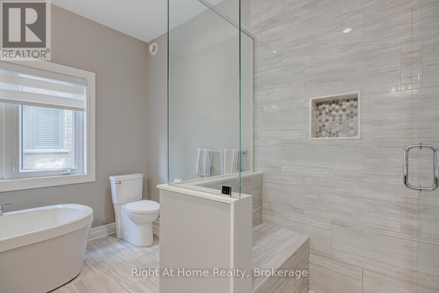 Master Ensuite (main floor) - 1038 Trailsway Avenue, London South (South B), ON - Indoor Photo Showing Bathroom