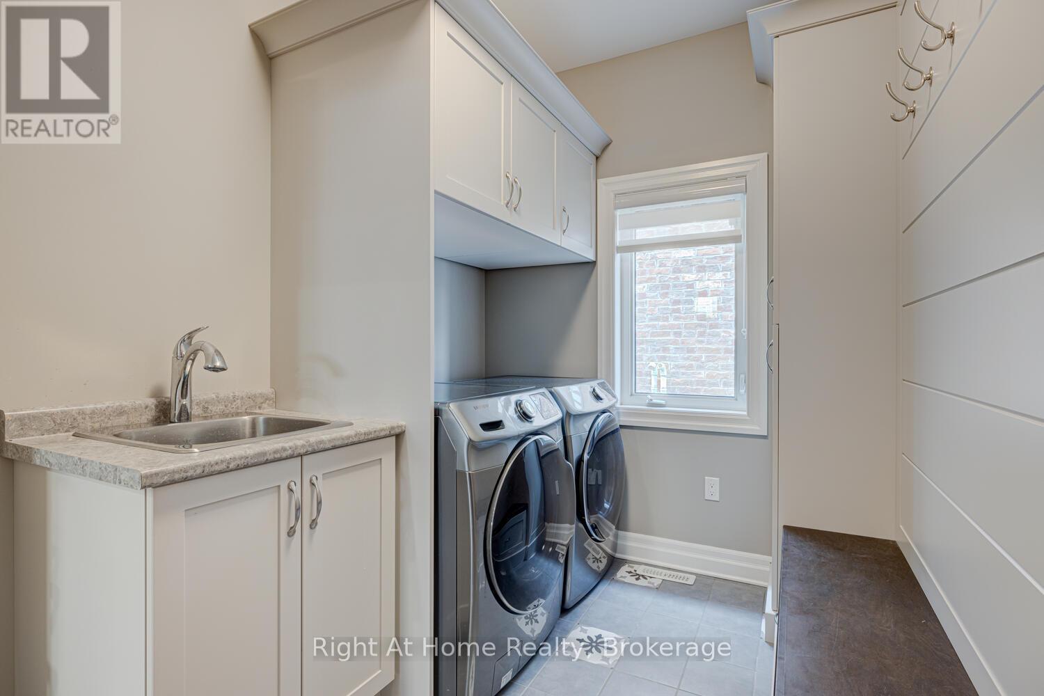 Laundry room (main floor) - 1038 Trailsway Avenue, London South (South B), ON - Indoor Photo Showing Laundry Room