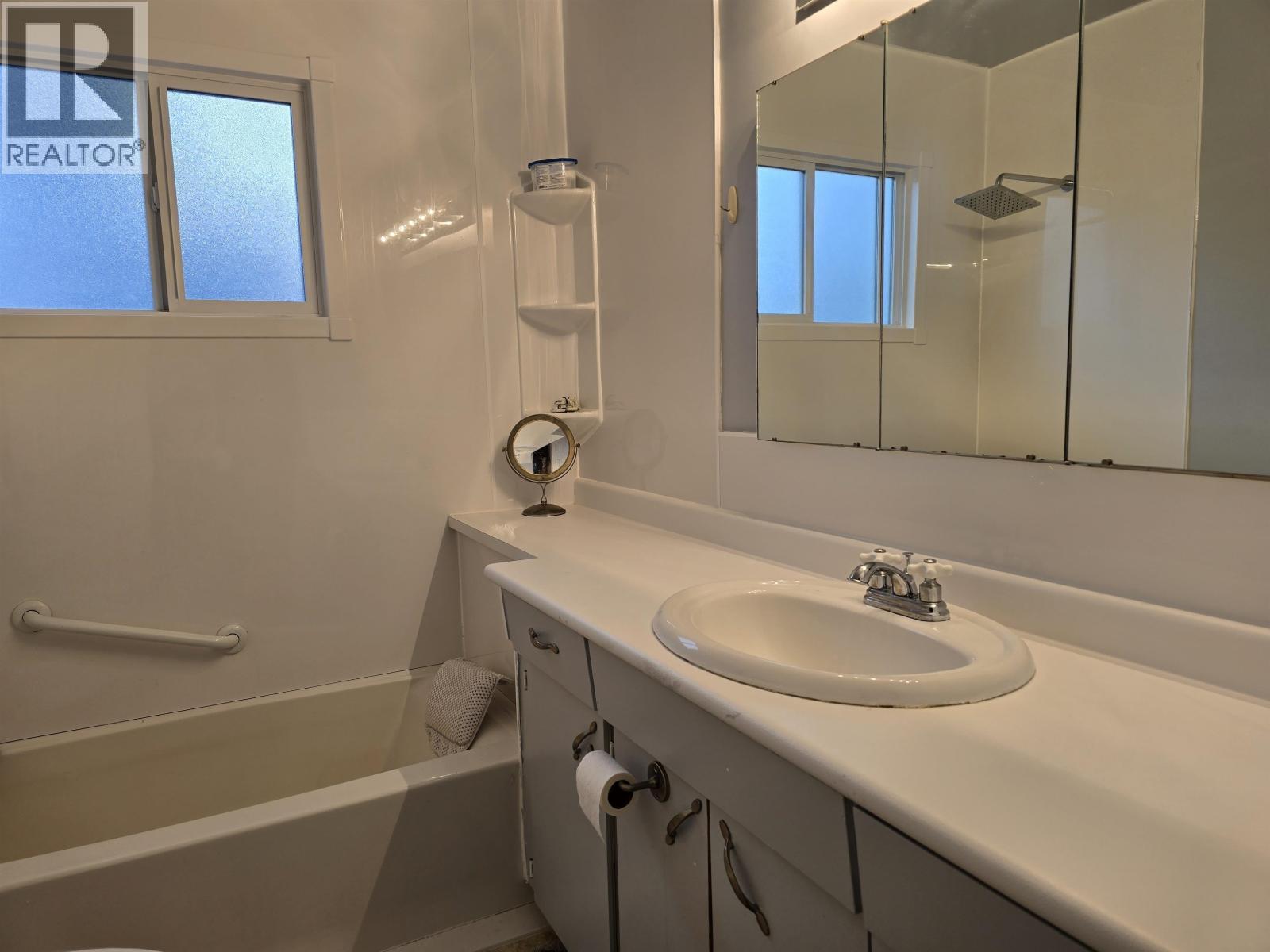 2790 Fairview Crescent, Prince George, BC - Indoor Photo Showing Bathroom