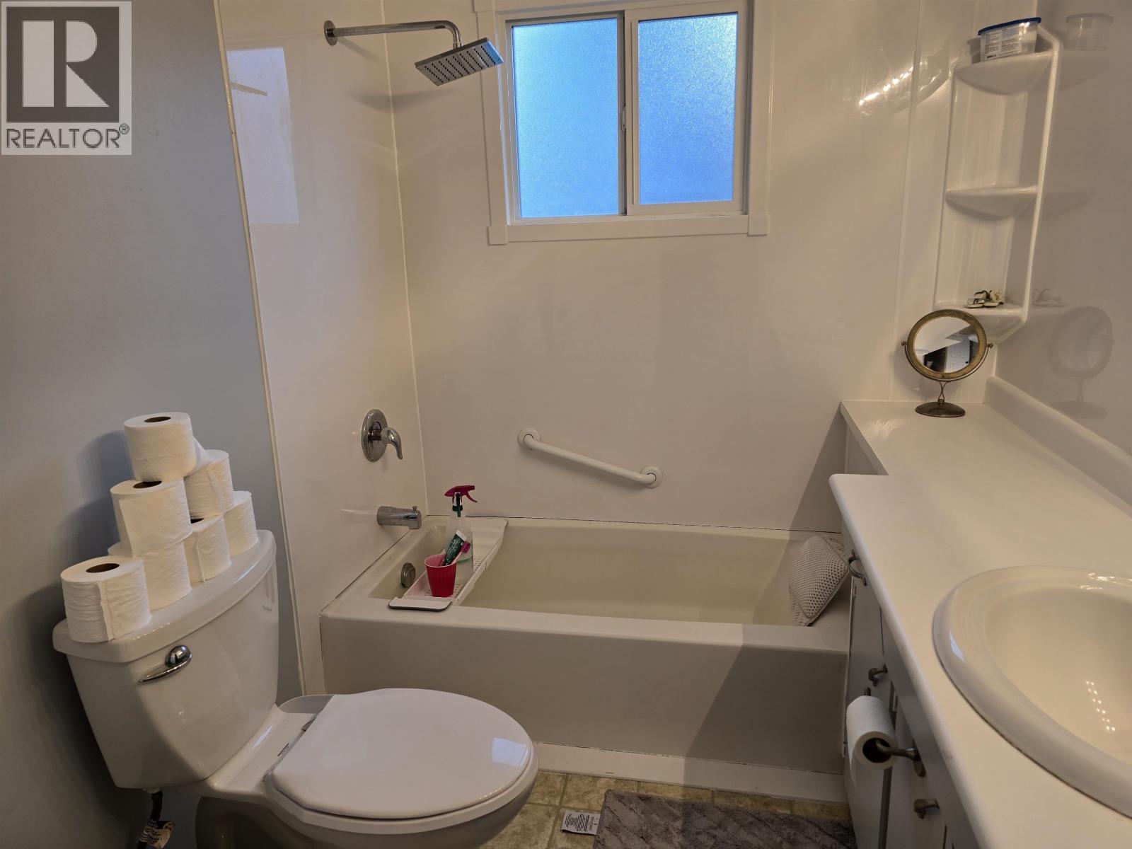 2790 Fairview Crescent, Prince George, BC - Indoor Photo Showing Bathroom