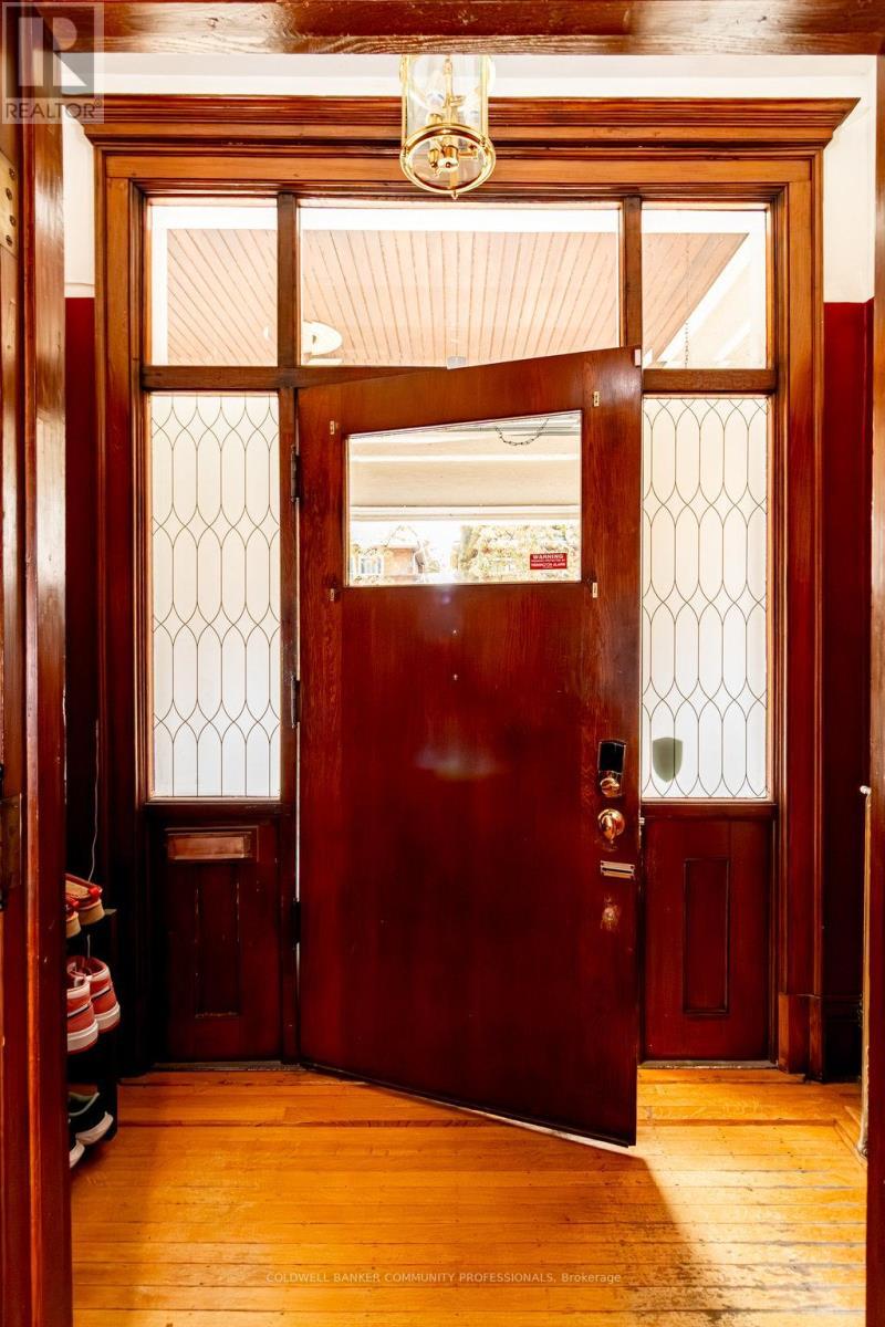 34 Holton Avenue S, Hamilton, ON - Indoor Photo Showing Other Room