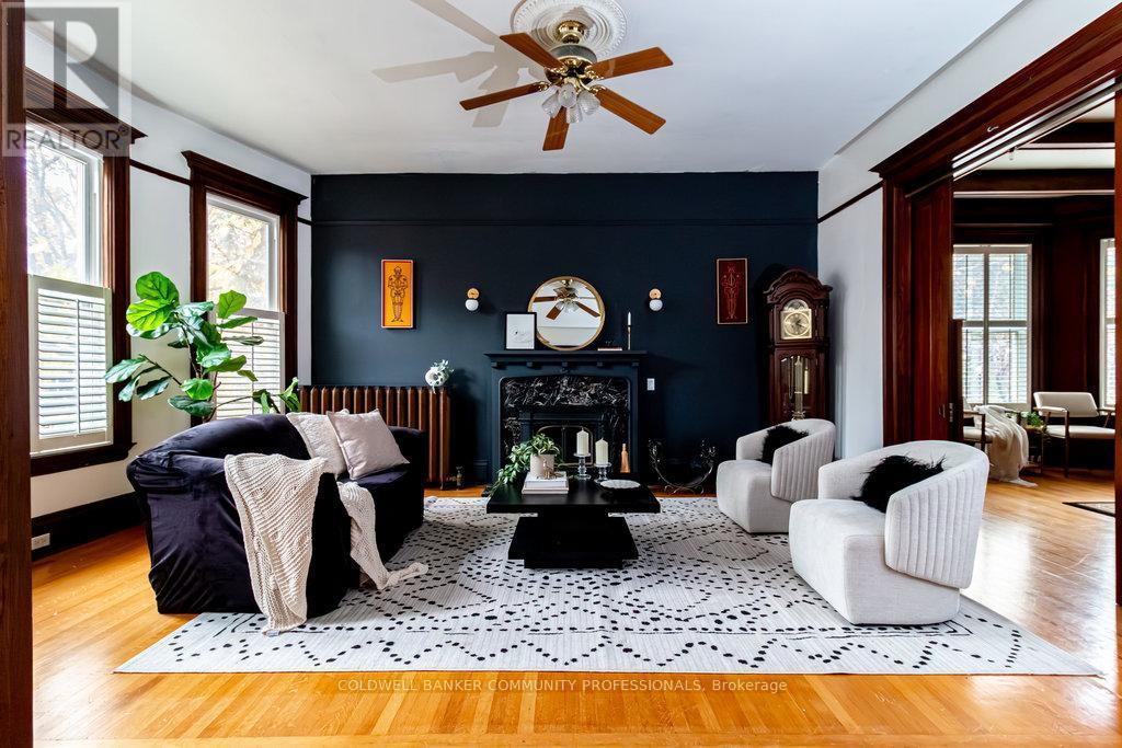 34 Holton Avenue S, Hamilton, ON - Indoor