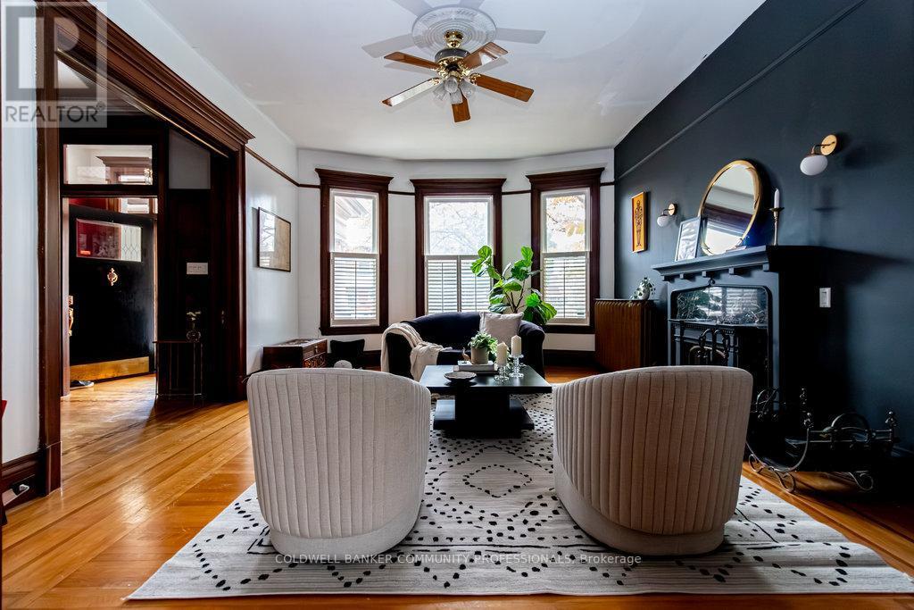 34 Holton Avenue S, Hamilton, ON - Indoor