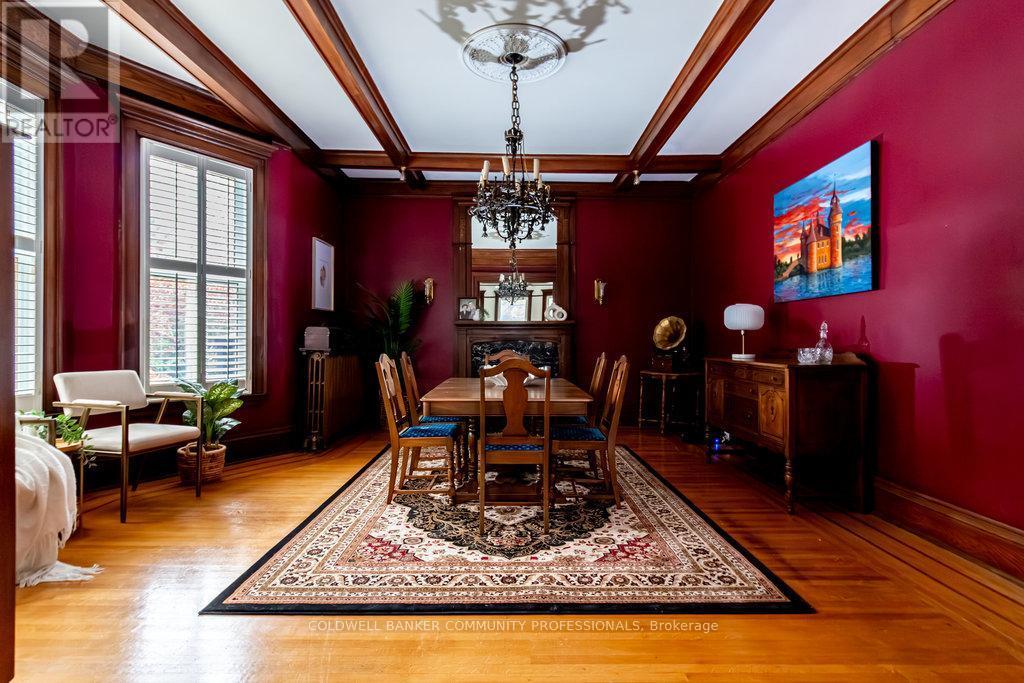 34 Holton Avenue S, Hamilton, ON - Indoor Photo Showing Dining Room