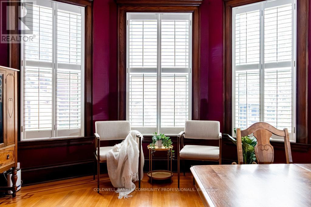 34 Holton Avenue S, Hamilton, ON - Indoor