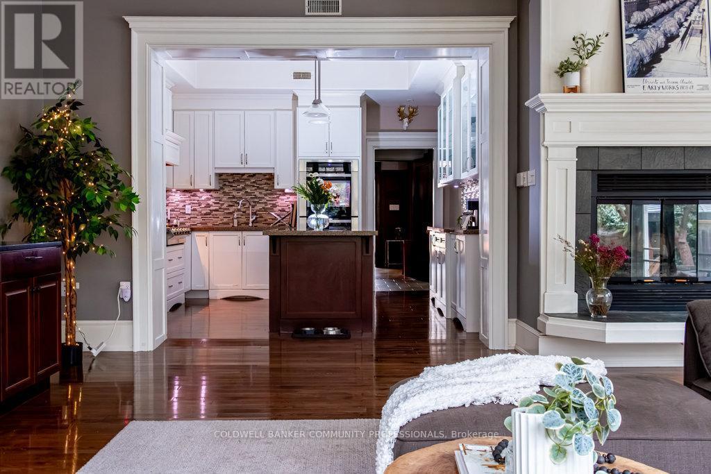 34 Holton Avenue S, Hamilton, ON - Indoor