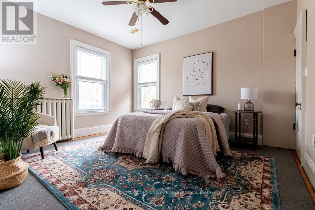 34 Holton Avenue S, Hamilton, ON - Indoor Photo Showing Bedroom