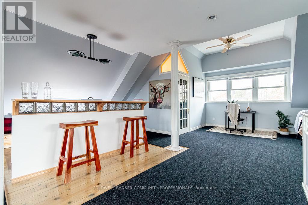 34 Holton Avenue S, Hamilton, ON - Indoor