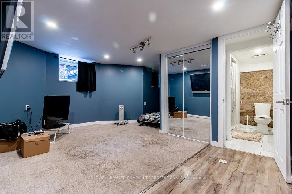 34 Holton Avenue S, Hamilton, ON - Indoor