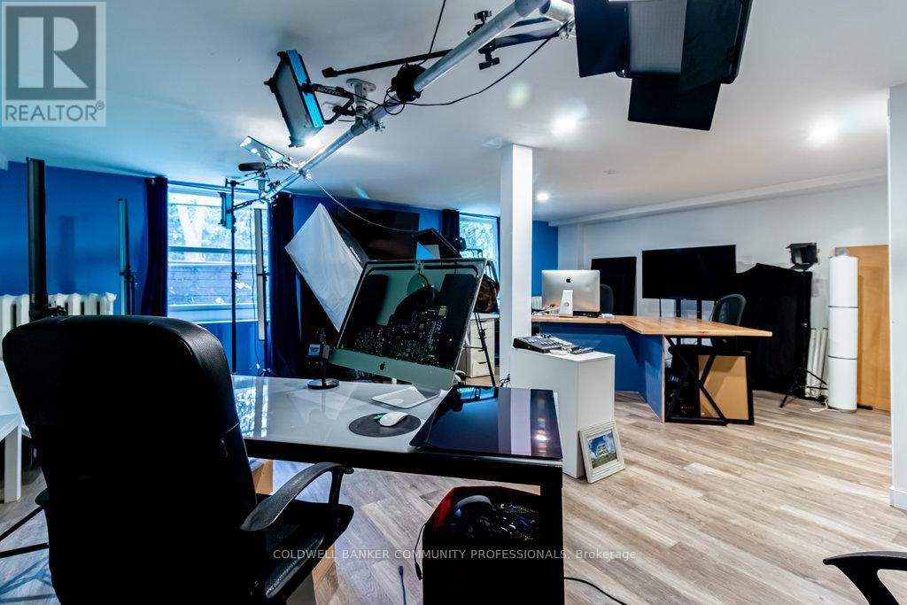 34 Holton Avenue S, Hamilton, ON - Indoor Photo Showing Office