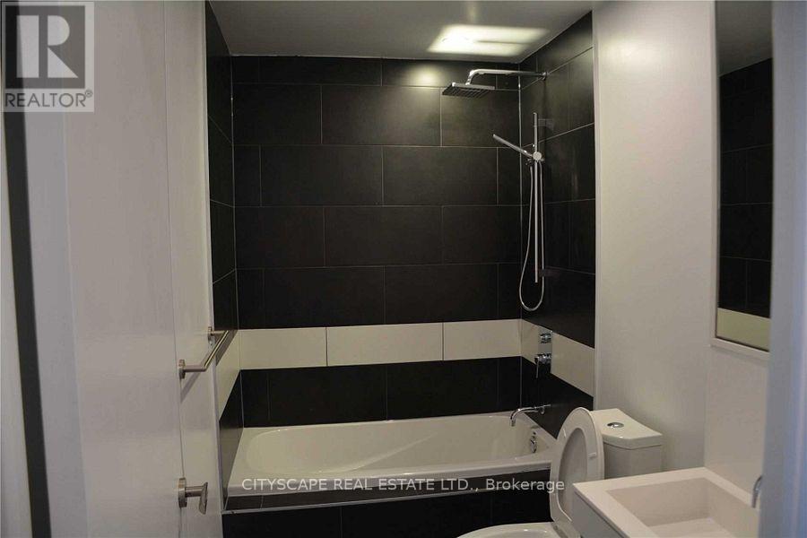 4810 - 197 Yonge Street, Toronto, ON - Indoor Photo Showing Bathroom