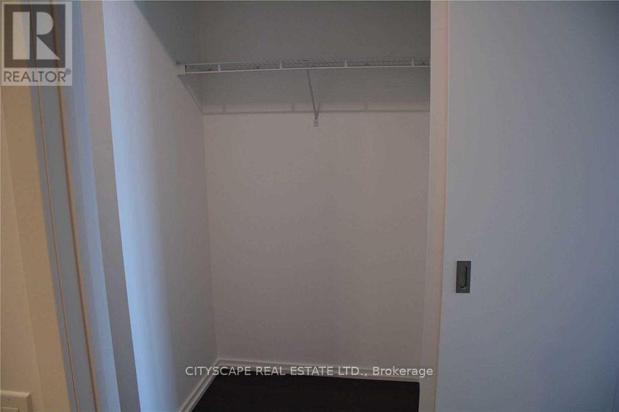 4810 - 197 Yonge Street, Toronto, ON - Indoor