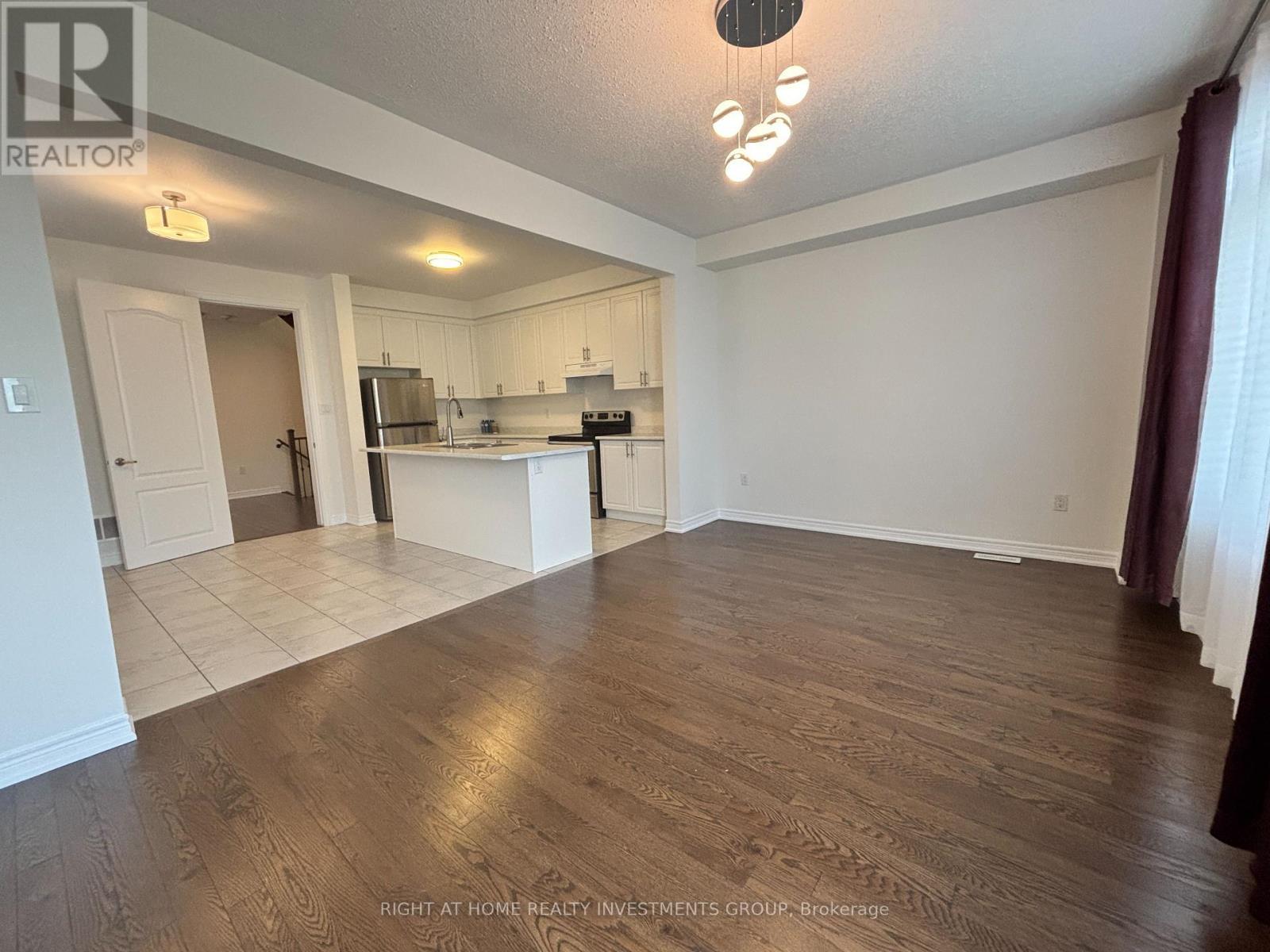 74 Beechborough Crescent, East Gwillimbury, ON - Indoor Photo Showing Kitchen