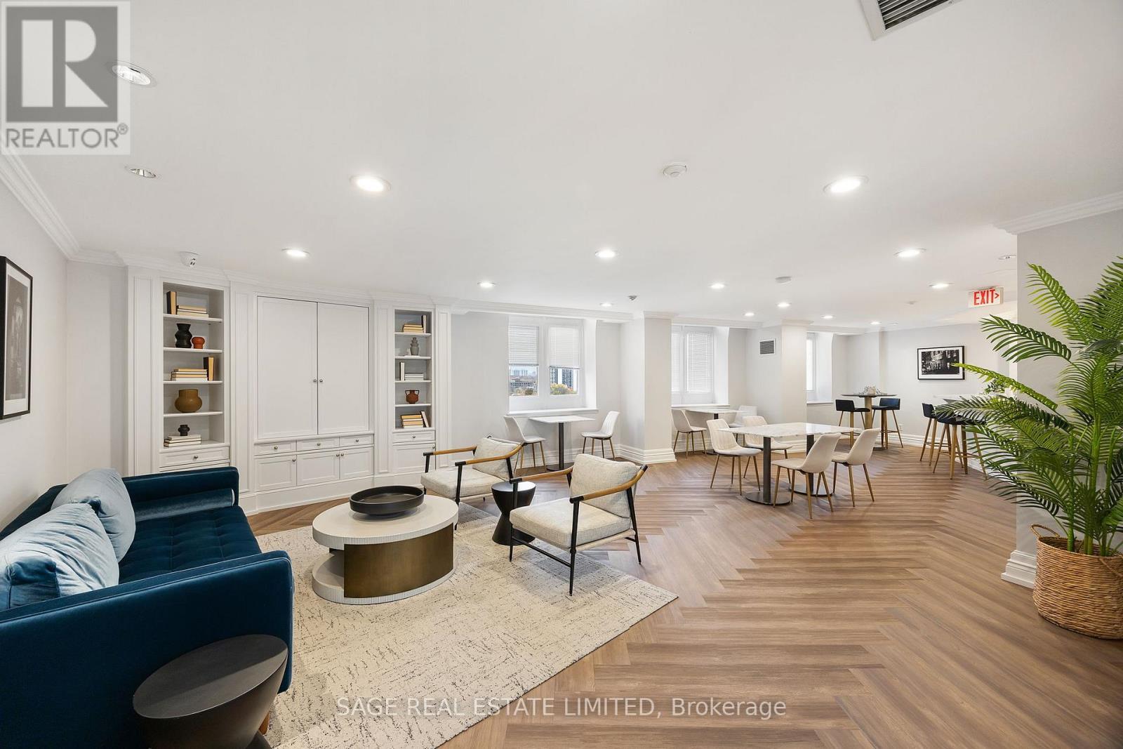 702 - 115 Richmond Street E, Toronto, ON - Indoor Photo Showing Living Room