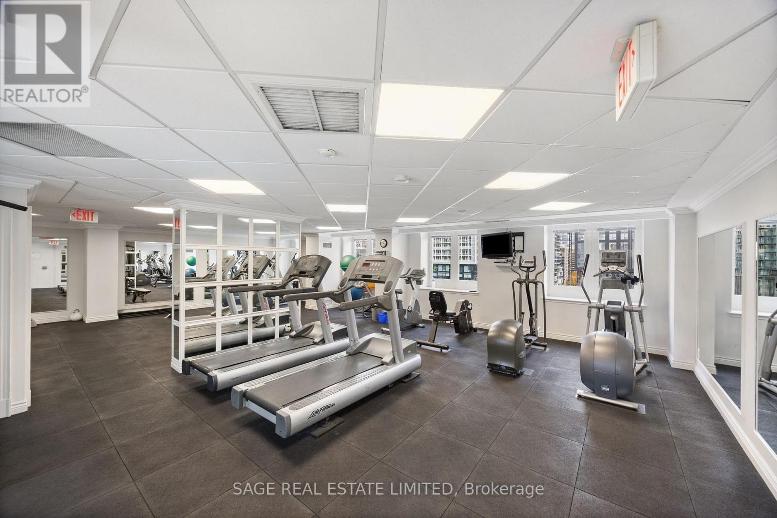 702 - 115 Richmond Street E, Toronto, ON - Indoor Photo Showing Gym Room