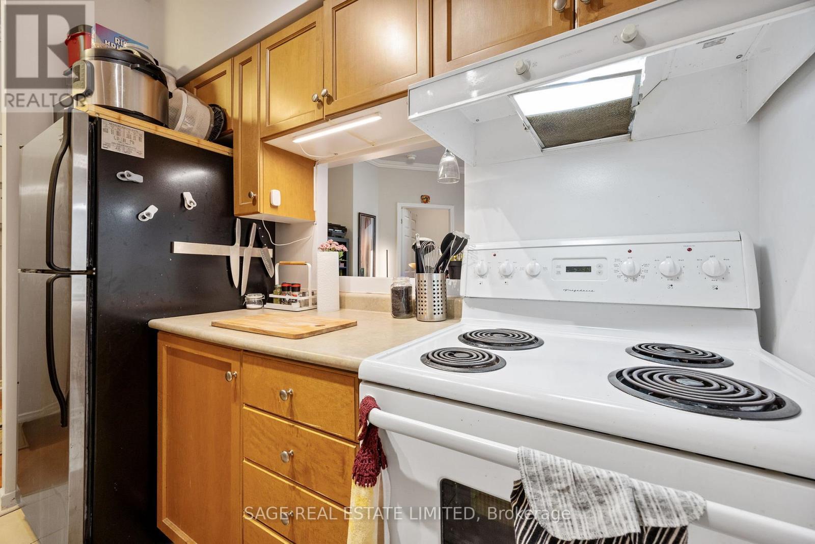 702 - 115 Richmond Street E, Toronto, ON - Indoor Photo Showing Kitchen