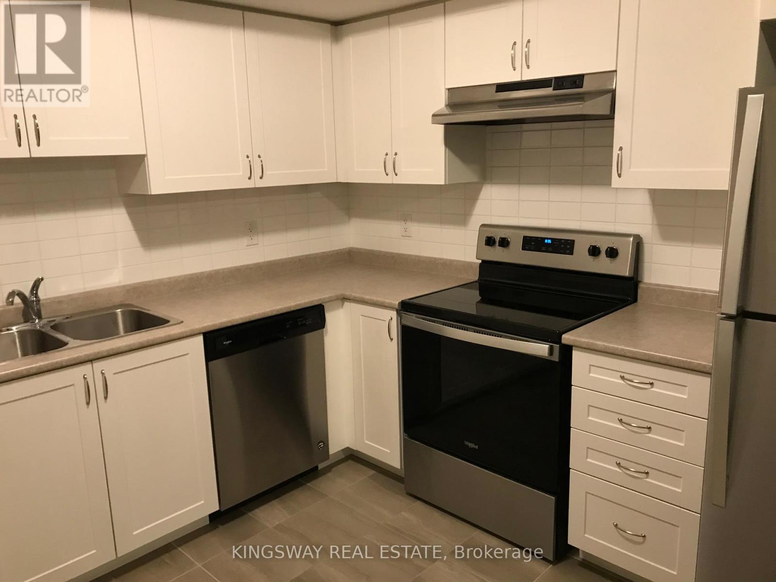 141 - 250 Sunny Meadow Boulevard, Brampton, ON - Indoor Photo Showing Kitchen With Stainless Steel Kitchen With Double Sink