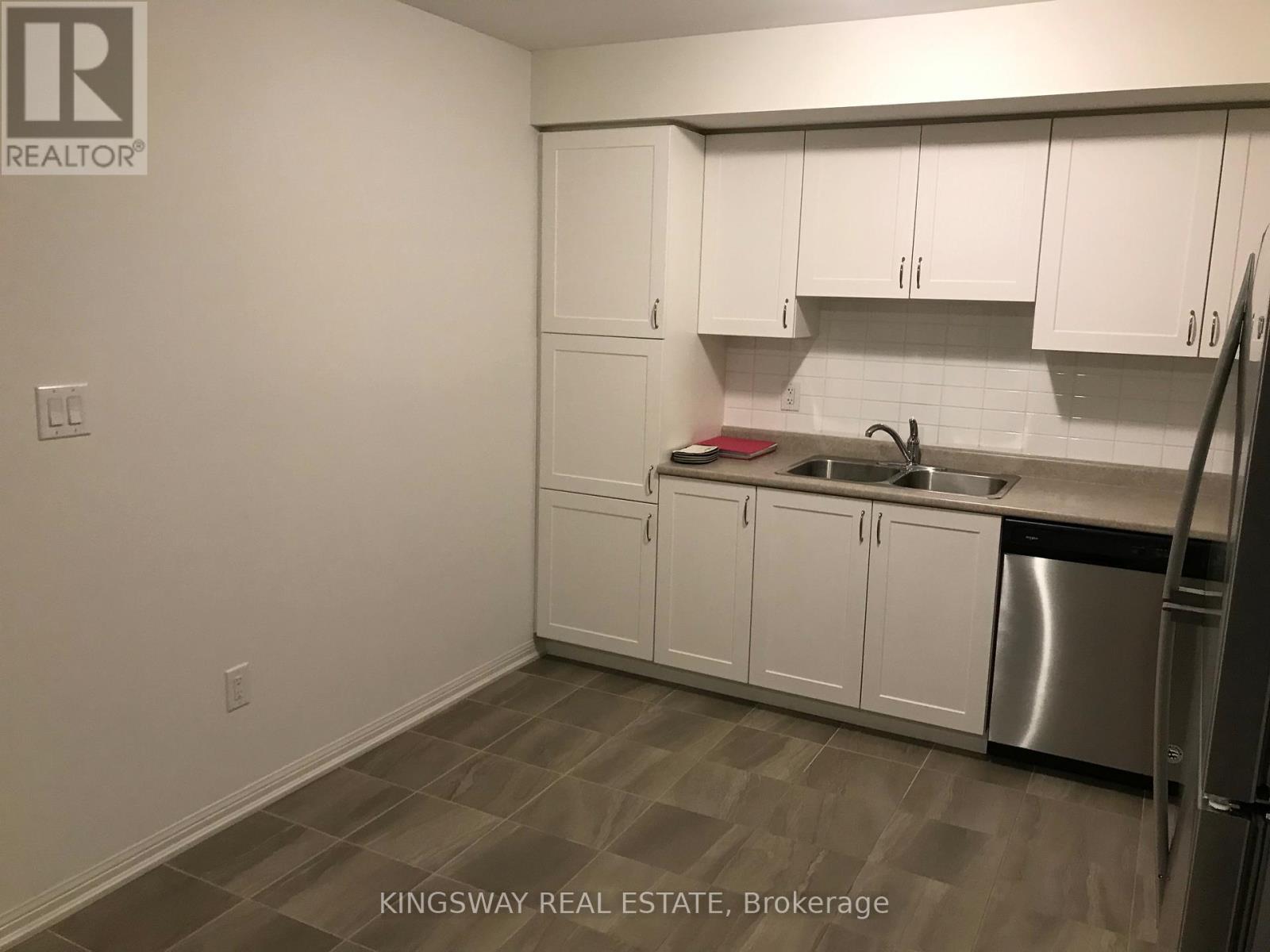141 - 250 Sunny Meadow Boulevard, Brampton, ON - Indoor Photo Showing Kitchen With Double Sink